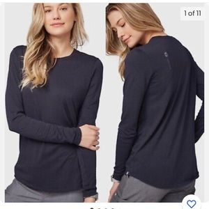 Figs super soft long sleeve underscrub. Size large. Worn once. Great condition